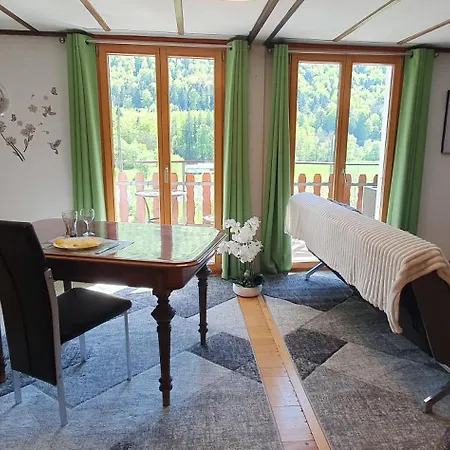 Au 1er Etage Dans A 3*