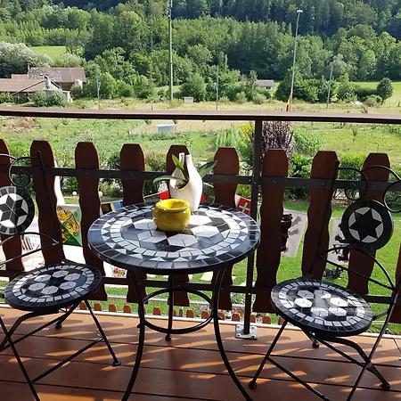 Au 1er Etage Dans A 3*